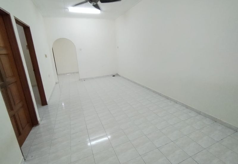 Jalan Ledang Taman Johor/ Single Storey/ 22x80/ 3bed 2bath/ Cheapest