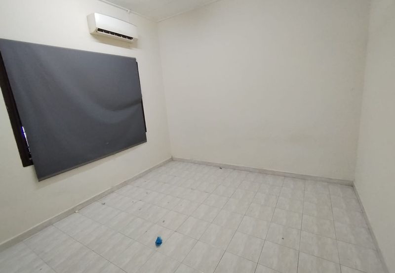 Jalan Ledang Taman Johor/ Single Storey/ 22x80/ 3bed 2bath/ Cheapest