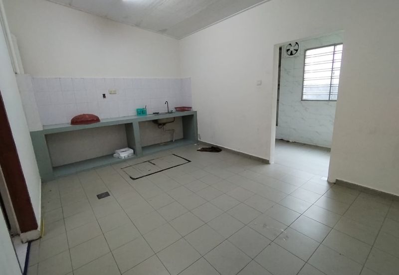 Jalan Ledang Taman Johor/ Single Storey/ 22x80/ 3bed 2bath/ Cheapest