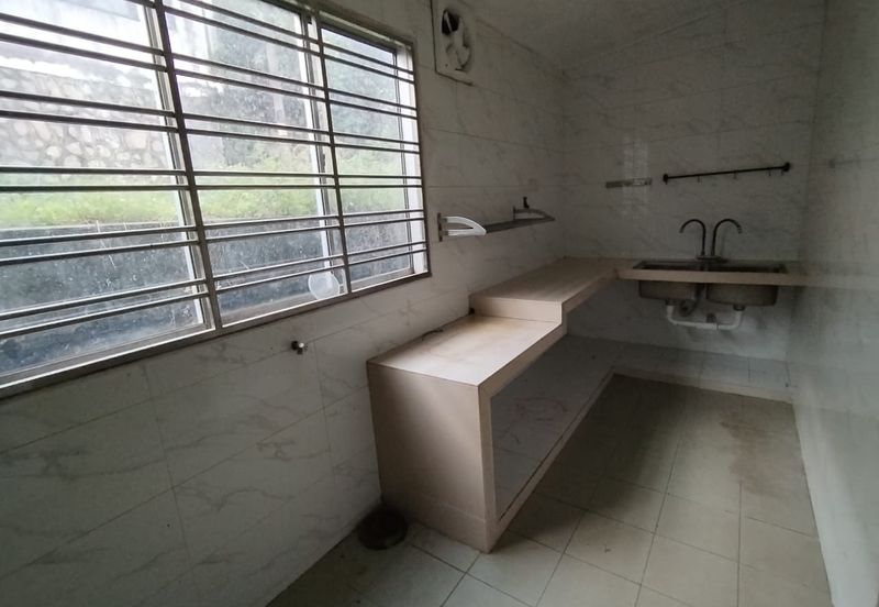 Jalan Ledang Taman Johor/ Single Storey/ 22x80/ 3bed 2bath/ Cheapest