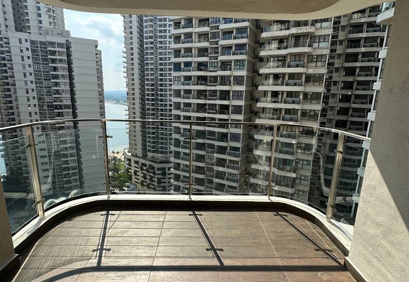 Baypoint @ Country Garden Danga Bay