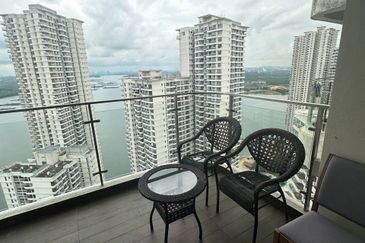 Baypoint @ Country Garden Danga Bay