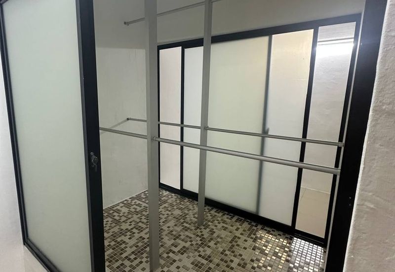 Jalan Dataran/ 2 Storey Low Cost/ Kempas/ 2bed 1bath/ Renovated/ Cheap