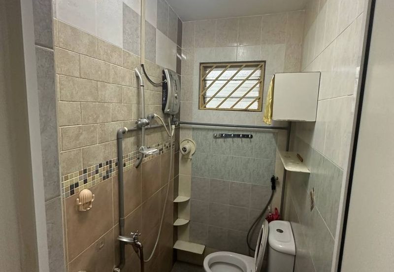 Jalan Dataran/ 2 Storey Low Cost/ Kempas/ 2bed 1bath/ Renovated/ Cheap