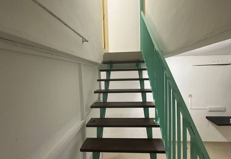 Jalan Dataran/ 2 Storey Low Cost/ Kempas/ 2bed 1bath/ Renovated/ Cheap