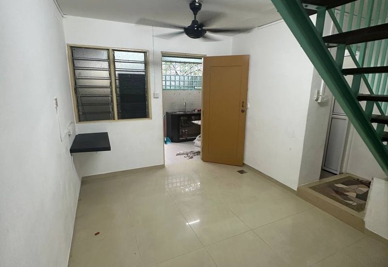 Jalan Dataran/ 2 Storey Low Cost/ Kempas/ 2bed 1bath/ Renovated/ Cheap