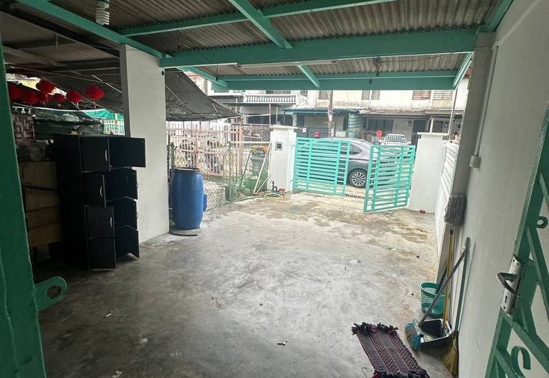 Jalan Dataran/ 2 Storey Low Cost/ Kempas/ 2bed 1bath/ Renovated/ Cheap