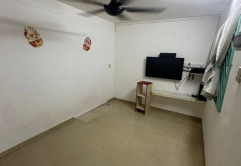 Jalan Dataran/ 2 Storey Low Cost/ Kempas/ 2bed 1bath/ Renovated/ Cheap