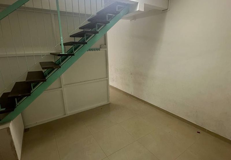 Jalan Dataran/ 2 Storey Low Cost/ Kempas/ 2bed 1bath/ Renovated/ Cheap