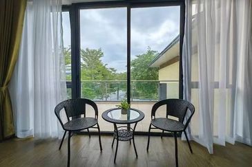 Forest City Golf Resort, Gelang Petah