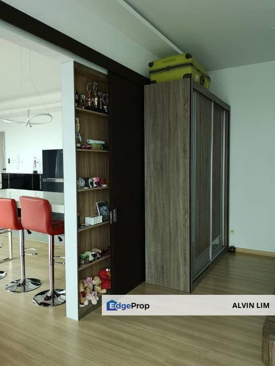 Cube 8 Teens/ 2bed 2bath/ Wifi/ Good Condition/ Cheapest/ Hot Area, Johor, Johor Bahru