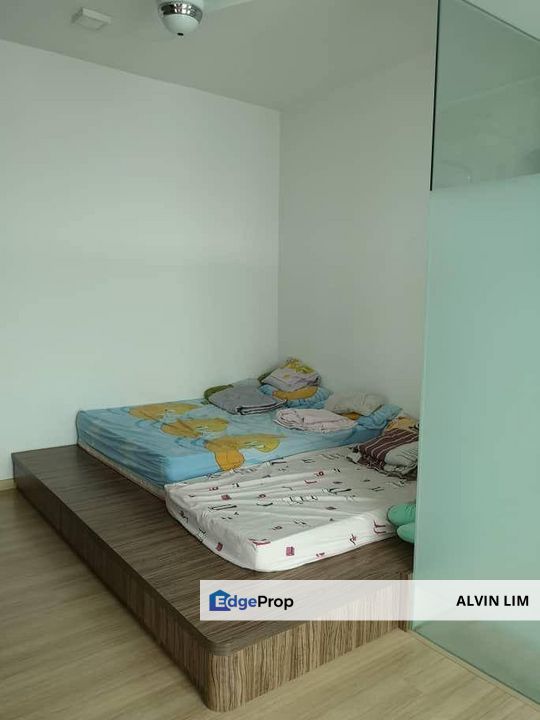 Cube 8 Teens/ 2bed 2bath/ Wifi/ Good Condition/ Cheapest/ Hot Area, Johor, Johor Bahru