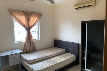 Prima Regency (Kensington Court)