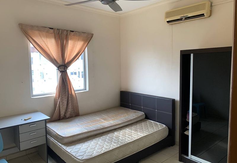 Prima Regency (Kensington Court)