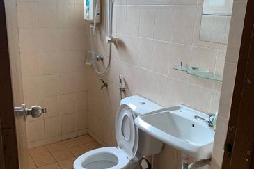 Prima Regency (Kensington Court)