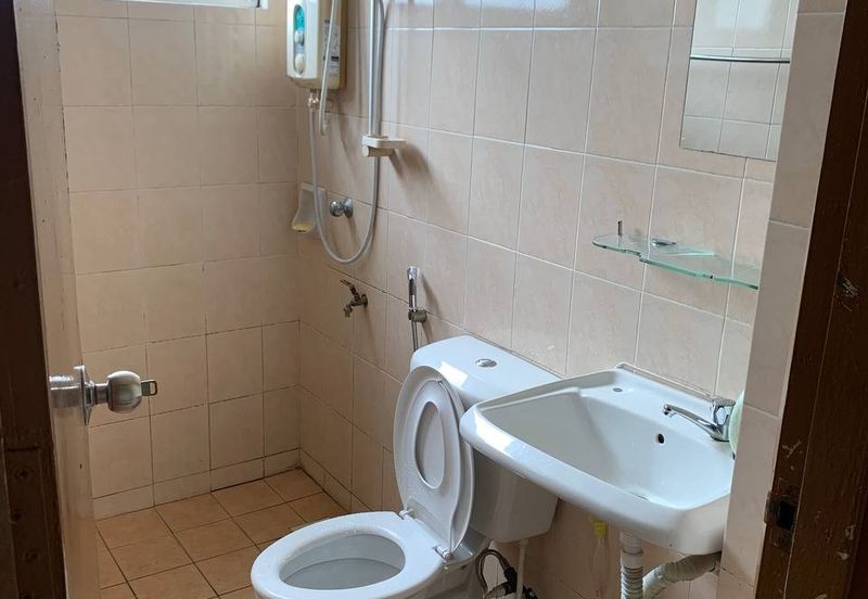 Prima Regency (Kensington Court)