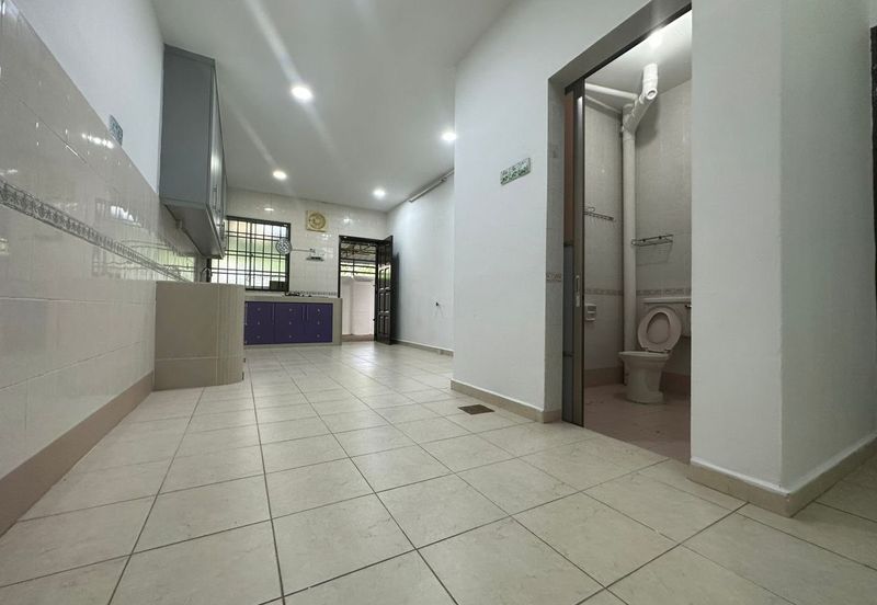 Puteri Wangsa/ Jalan Lembing/ 22x90/ 5bed 3bath/ Good Condition/ Cheap