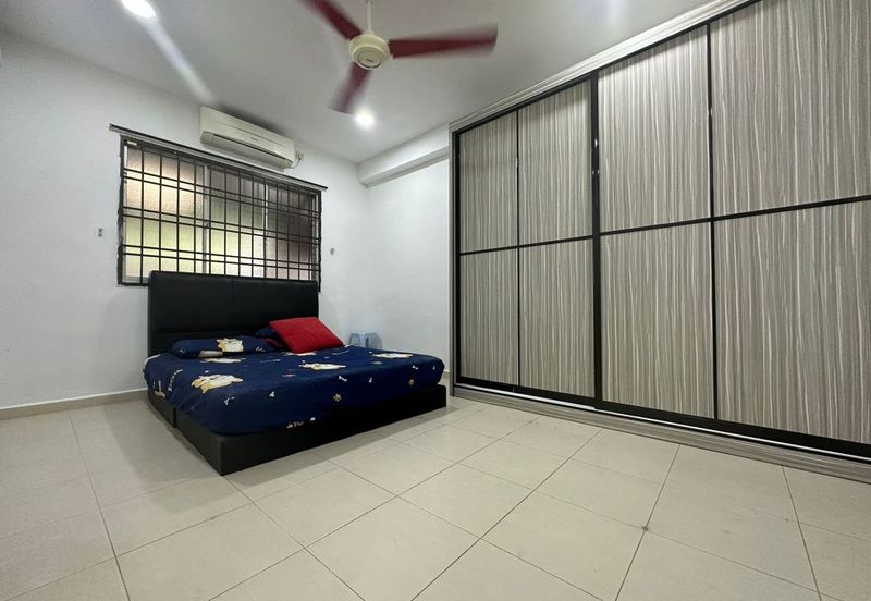Puteri Wangsa/ Jalan Lembing/ 22x90/ 5bed 3bath/ Good Condition/ Cheap