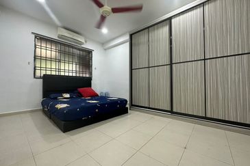 Puteri Wangsa/ Jalan Lembing/ 22x90/ 5bed 3bath/ Good Condition/ Cheap