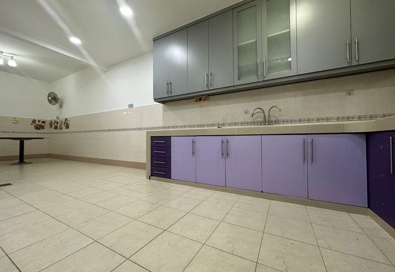 Puteri Wangsa/ Jalan Lembing/ 22x90/ 5bed 3bath/ Good Condition/ Cheap