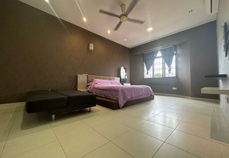 Puteri Wangsa/ Jalan Lembing/ 22x90/ 5bed 3bath/ Good Condition/ Cheap
