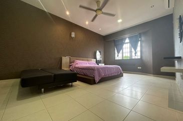 Puteri Wangsa/ Jalan Lembing/ 22x90/ 5bed 3bath/ Good Condition/ Cheap