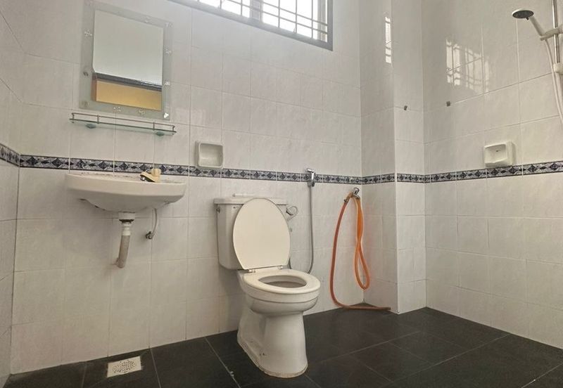 Puteri Wangsa/ Jalan Lembing/ 22x90/ 5bed 3bath/ Good Condition/ Cheap