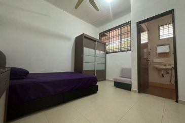 Puteri Wangsa/ Jalan Lembing/ 22x90/ 5bed 3bath/ Good Condition/ Cheap