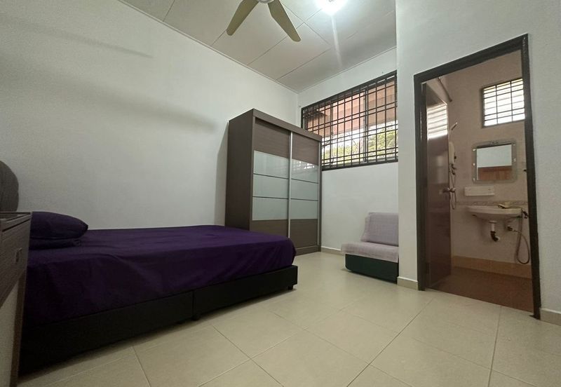 Puteri Wangsa/ Jalan Lembing/ 22x90/ 5bed 3bath/ Good Condition/ Cheap