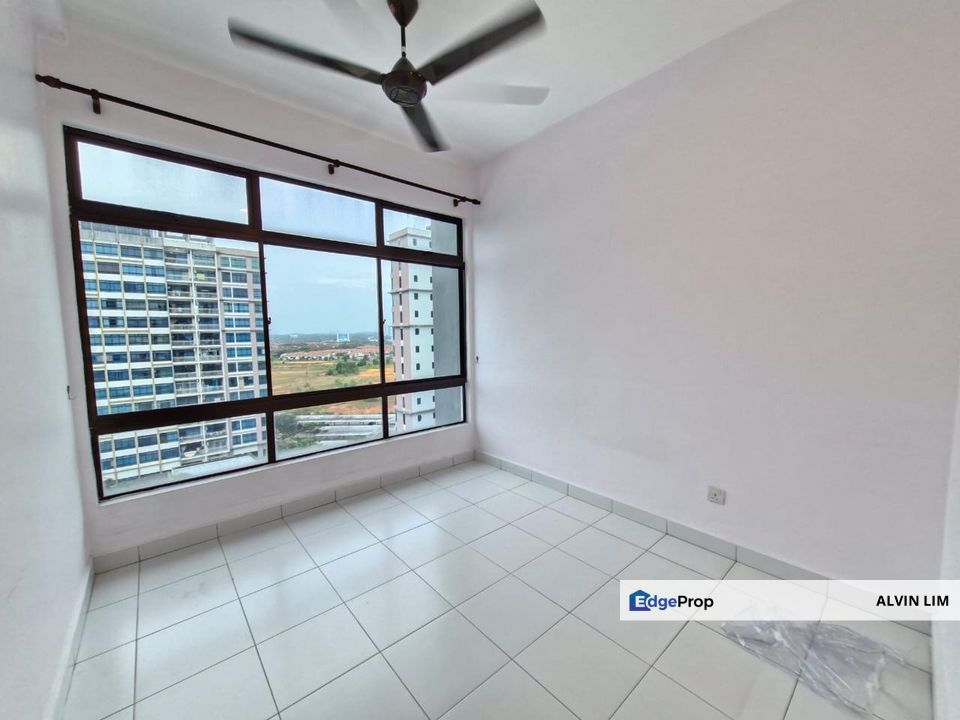Seri Austin/ 3bed 2bath/ Pool View/ Good Condition/ Cheapest, Johor, Johor Bahru