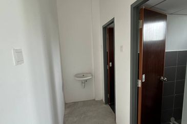 Jalan Siantan 1/ Pasir Gudang/ Shoplot/ Ground Floor/ 1540 sqft/ Cheap