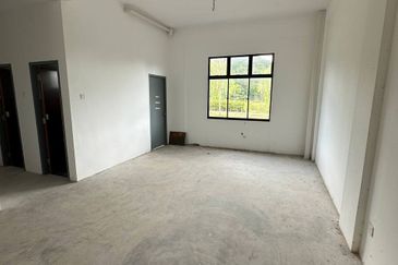 Jalan Siantan 1/ Pasir Gudang/ Shoplot/ Ground Floor/ 1540 sqft/ Cheap