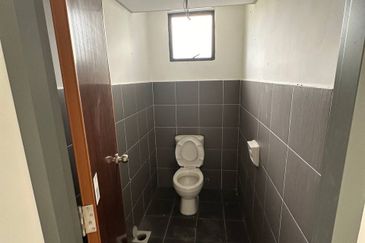 Jalan Siantan 1/ Pasir Gudang/ Shoplot/ Ground Floor/ 1540 sqft/ Cheap