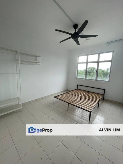 Villa Krystal/ Selesa Jaya/ 5bed 2bath/ Renovated/ Prefer Sublet/Cheap, Johor, Skudai