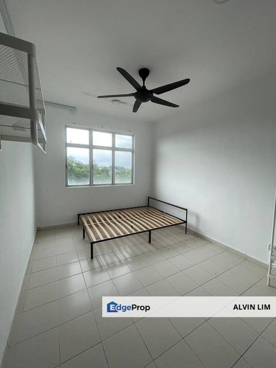 Villa Krystal/ Selesa Jaya/ 5bed 2bath/ Renovated/ Prefer Sublet/Cheap, Johor, Skudai