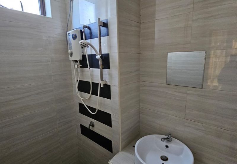 D'Summit Residences @ Kempas Utama