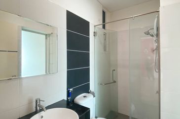 1Medini & Medini Signature