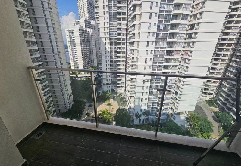 Baypoint @ Country Garden Danga Bay