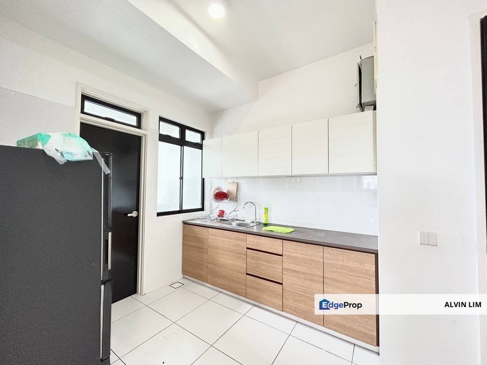 Sky View/ Public Bus/ Near Ciq/ 2bed 2bath/ Good Condition/ Cheapest, Johor, Bukit Indah