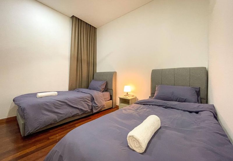 1Medini & Medini Signature