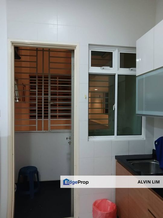Skysuites/ Walking Distance To Ciq/ 2bed 1bath/ Good Condition/ Cheap, Johor, Johor Bahru