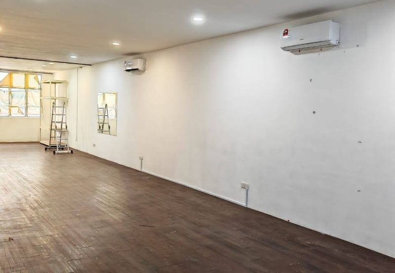 Jalan Lembah/ Seri Alam/ Masai/ Level 2/ Lift/ Office/ Semi Renovated