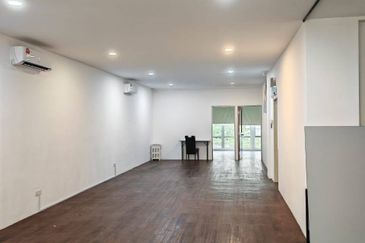 Jalan Lembah/ Seri Alam/ Masai/ Level 2/ Lift/ Office/ Semi Renovated