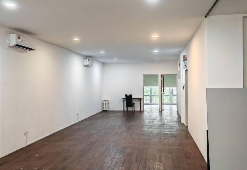 Jalan Lembah/ Seri Alam/ Masai/ Level 2/ Lift/ Office/ Semi Renovated