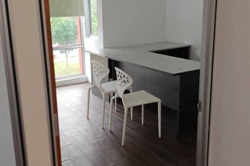 Jalan Lembah/ Seri Alam/ Masai/ Level 2/ Lift/ Office/ Semi Renovated