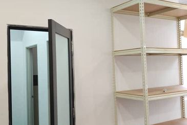 Jalan Lembah/ Seri Alam/ Masai/ Level 2/ Lift/ Office/ Semi Renovated