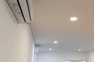 Jalan Lembah/ Seri Alam/ Masai/ Level 2/ Lift/ Office/ Semi Renovated