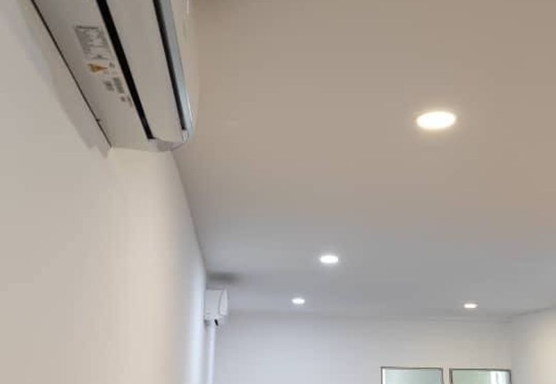 Jalan Lembah/ Seri Alam/ Masai/ Level 2/ Lift/ Office/ Semi Renovated