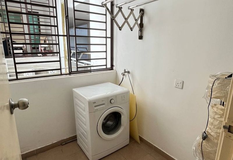 D'Summit Residences @ Kempas Utama