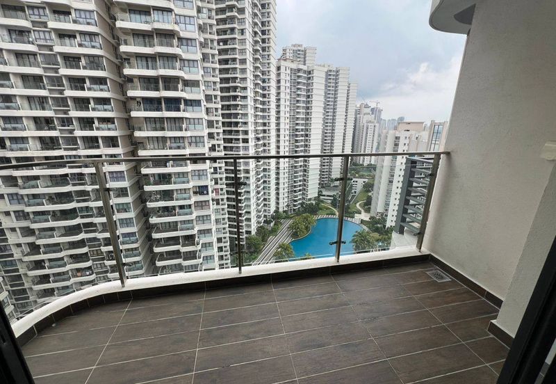 Baypoint @ Country Garden Danga Bay